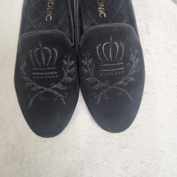 Vionic Elegant Black Embroidered Flats - Picture 7 of 7
